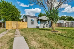 806 10th St, Grand Prairie, TX 75051 - Photo 2