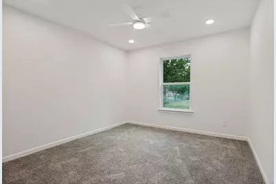 806 10th Street, Grand Prairie, TX 75051 - Photo 18