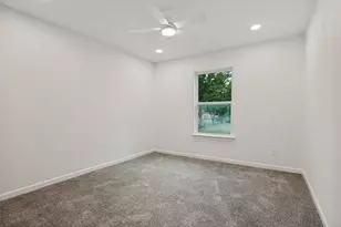806 10th St, Grand Prairie, TX 75051 - Photo 18