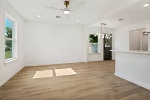 806 10th St, Grand Prairie, TX 75051 - Photo 10