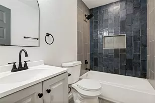 806 10th St, Grand Prairie, TX 75051 - Photo 14