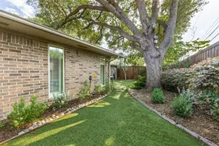 4253 Royal Ridge Dr, Dallas, TX 75229 - Photo 32