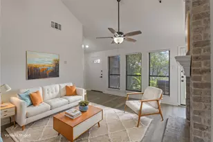 3701 Clover Hill Ln, Carrollton, TX 75007 - Photo 4