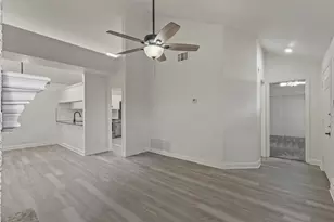 3701 Clover Hill Ln, Carrollton, TX 75007 - Photo 6