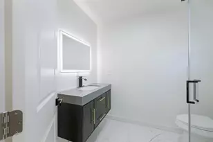 908 Raintree Rd, Fort Worth, TX 76103 - Photo 20
