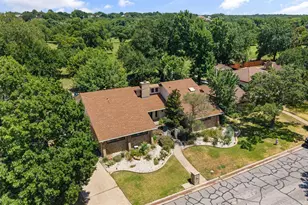 2211 Southcrest Dr, Arlington, TX 76013 - Photo 2