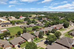 4677 Vespesian Ln, Grand Prairie, TX 75052 - Photo 4