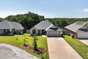 7206 Hackberry Ct, Granbury, TX 76048 - Photo 2