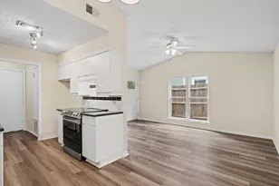 1815 Lipscomb St, Fort Worth, TX 76110 - Photo 6