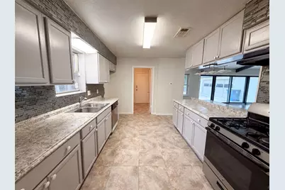 316 Brookwood Drive, DeSoto, TX 75115 - Photo 2