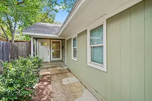 1811 Lipscomb St, Fort Worth, TX 76110 - Photo 2