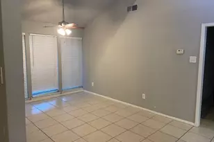 742 Hummingbird Cir, Lewisville, TX 75067 - Photo 4