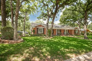 832 Wheelwood Dr, Hurst, TX 76053 - Photo 2