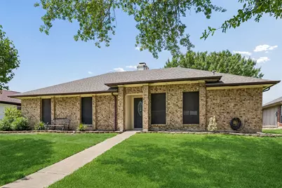 1725 Mayflower Drive, Carrollton, TX 75007 - Photo 2