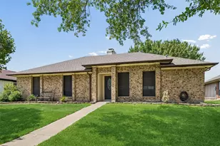 1725 Mayflower Dr, Carrollton, TX 75007 - Photo 2