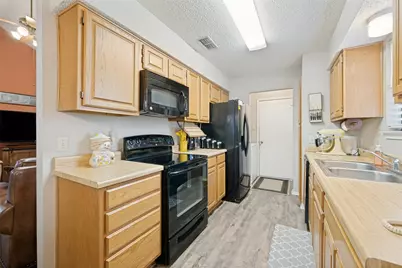 1409 Lincolnshire Way, Fort Worth, TX 76134 - Photo 6