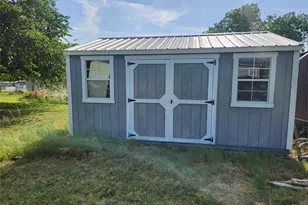 185 Cedar Dr, Azle, TX 76020 - Photo 2