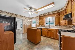 207 N Marable St, West, TX 76691 - Photo 12