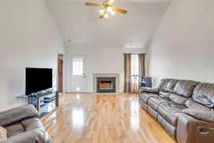 1200 Windy Meadows Dr, Burleson, TX 76028 - Photo 6