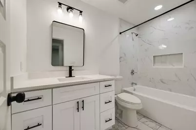 922 NE 33rd Street, Grand Prairie, TX 75050 - Photo 12