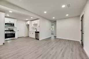 922 NE 33rd St, Grand Prairie, TX 75050 - Photo 6