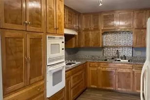 609 Williamsburg Ct, Granbury, TX 76048 - Photo 6
