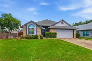 2703 Old English Ct, Euless, TX 76039 - Photo 1