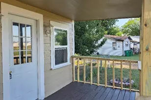 916 W Avenue B, Rosebud, TX 76570 - Photo 4
