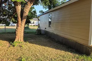 916 W Avenue B, Rosebud, TX 76570 - Photo 20
