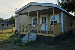 916 W Avenue B, Rosebud, TX 76570 - Photo 2