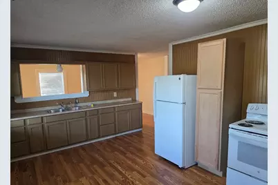916 West Avenue B, Rosebud, TX 76570 - Photo 6