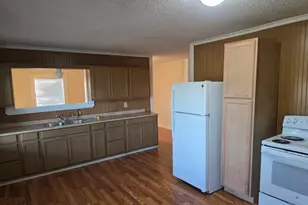916 W Avenue B, Rosebud, TX 76570 - Photo 6