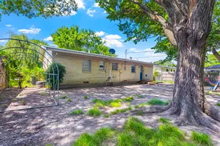 301 W Ridgewood Dr, Garland, TX 75041 - Photo 16