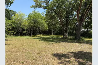 901 S Bryant Avenue, Sherman, TX 75092 - Photo 2