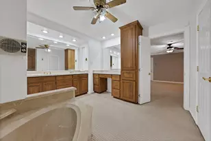 1008 Loch Lomond Dr, Arlington, TX 76012 - Photo 24