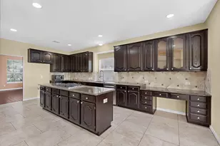 1812 Meadow Ridge Dr, Flower Mound, TX 75028 - Photo 10