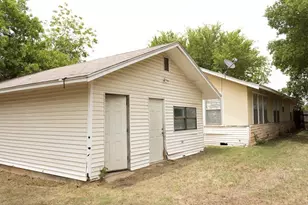 423 Elm St, Ranger, TX 76470 - Photo 12