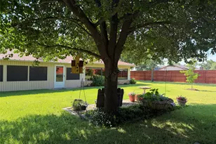 1016 Cliff Dr, Graham, TX 76450 - Photo 30