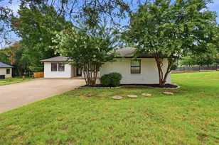 9705 Rosalie Ct, Granbury, TX 76049 - Photo 4
