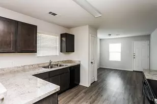 1407 Matthew Dr, Ennis, TX 75119 - Photo 6