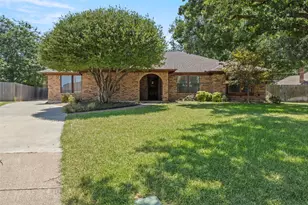 4812 Arabian Ct, Arlington, TX 76017 - Photo 1