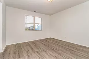 5516 Eagle Point Dr, Fort Worth, TX 76119 - Photo 6