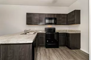 5516 Eagle Point Dr, Fort Worth, TX 76119 - Photo 2