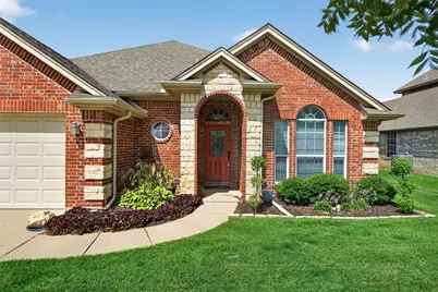 641 Carriage Lane, Saginaw, TX 76179 - Photo 2