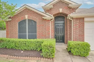 2008 Lamprey Cir, Denton, TX 76210 - Photo 2