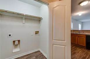 121 Cliff Height Cir, Dallas, TX 75241 - Photo 18