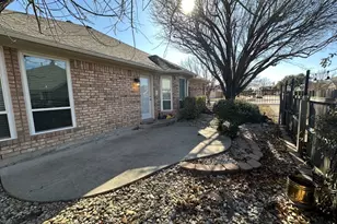 2751 Crystal Glenn Cir, Hurst, TX 76054 - Photo 24