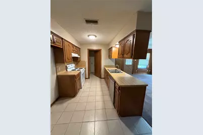 6506 Sayle Street #B, Greenville, TX 75402 - Photo 4