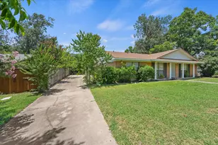 2803 Bois D'Arc St, Commerce, TX 75428 - Photo 2