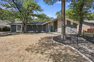 1308 W Redbud Dr, Hurst, TX 76053 - Photo 2